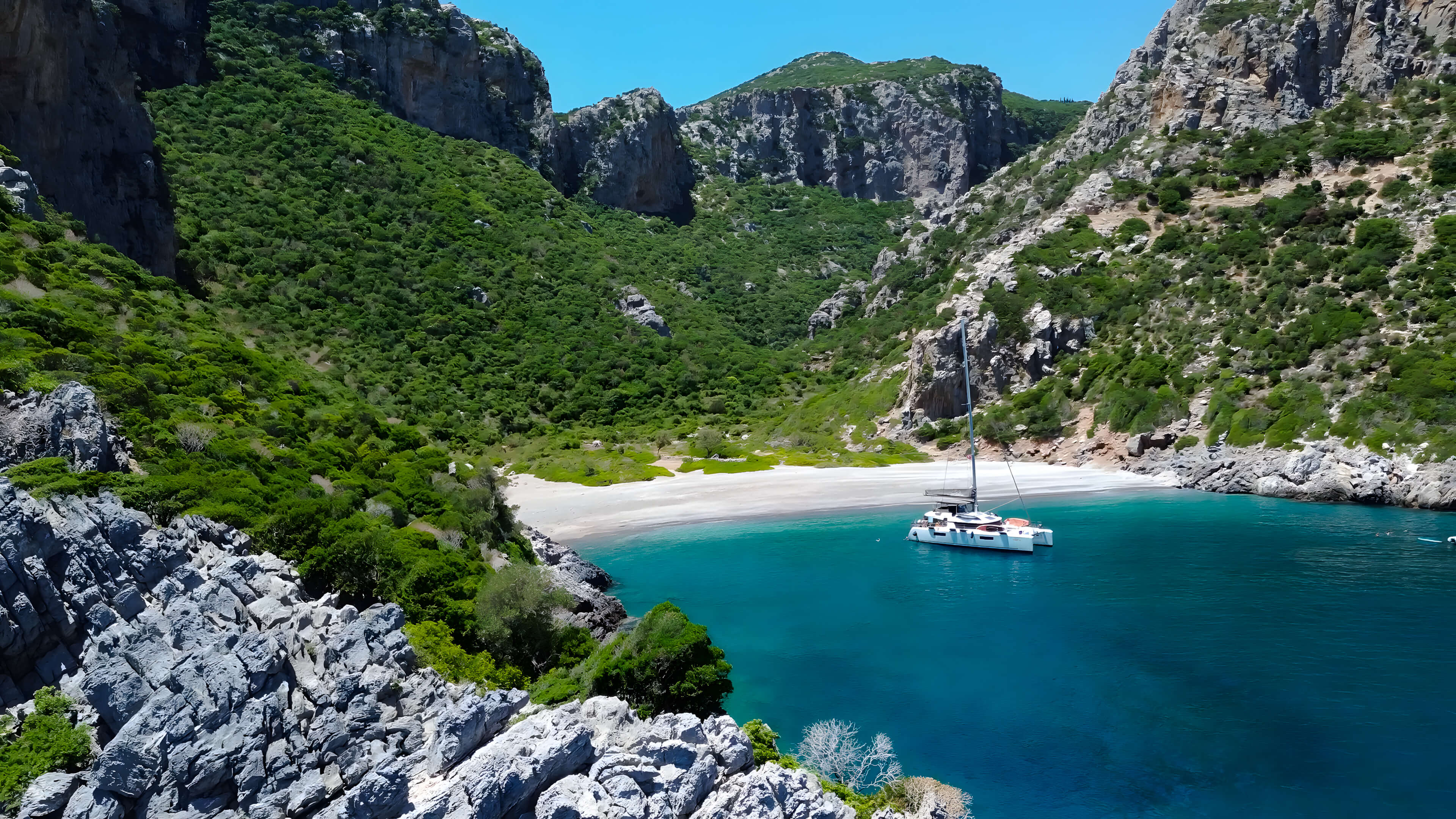 Athenian Yachts--Endless Sea
One Destination.