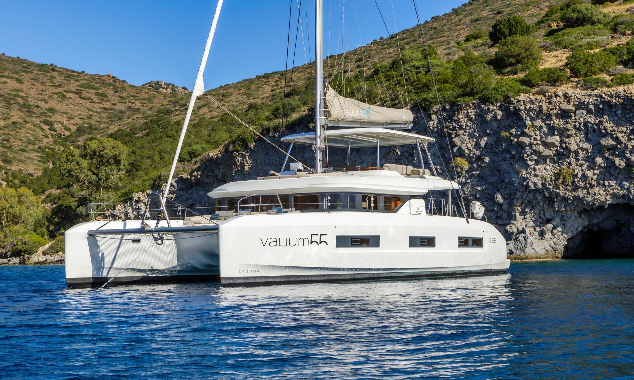 Athenian Yachts--S/Cat VALIUM 55, LAGOON 55