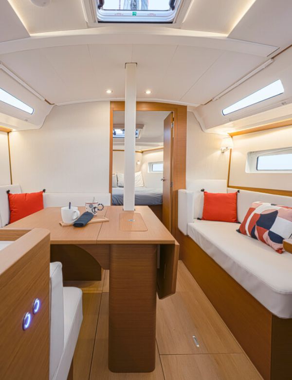 Athenian Yachts-UNEQUALLED COMFORT OF LIFE ON BOARD